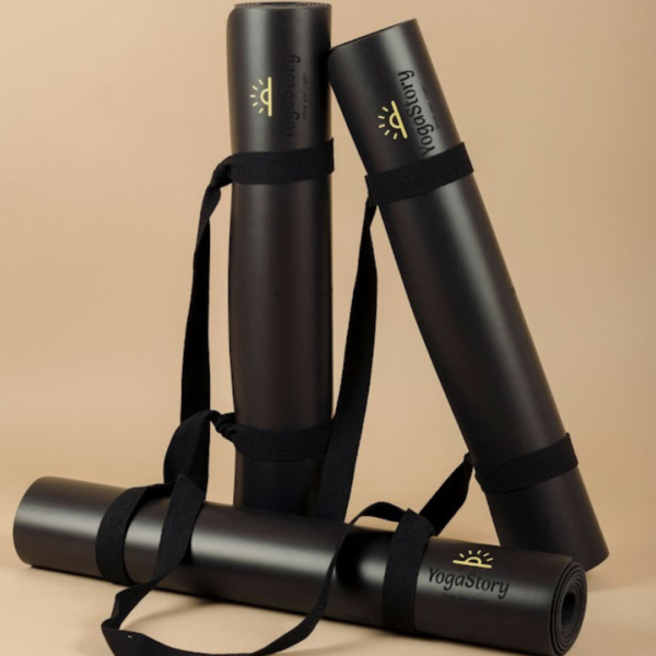 Black yoga mat "Alignment lines" (polyurethane + natural rubber)