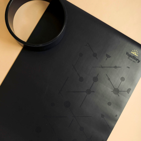 Black yoga mat "stars / universe" (polyurethane + natural rubber)